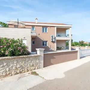apartmani-veli.hotelinzadar.com/